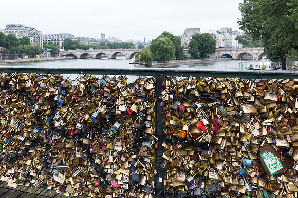 love lock bridge